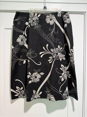 Valerie Stevens Black Midi Skirt with White Floral Print Size 12
